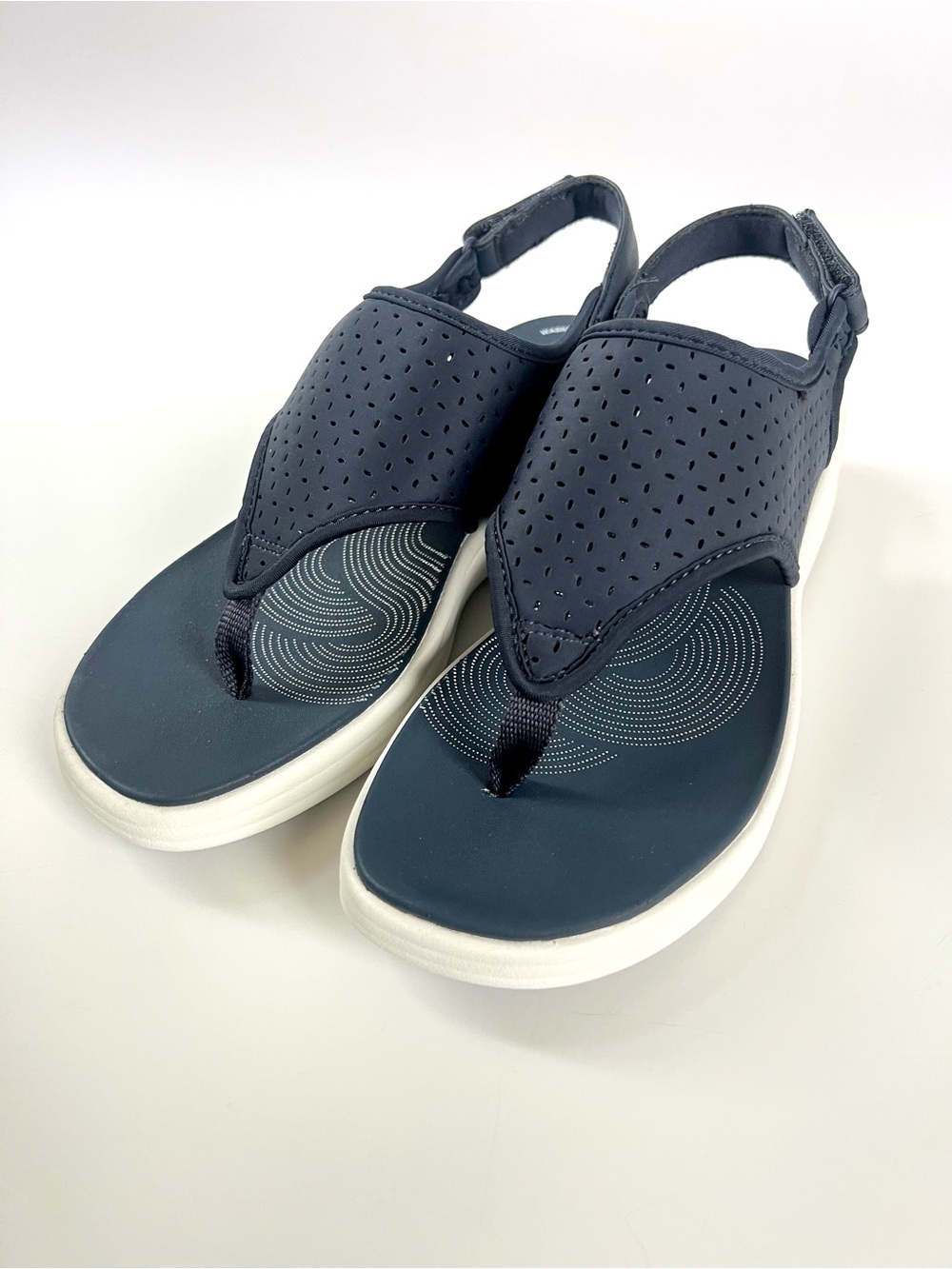 Clark’s Cloudstepper Drift Blossom Navy Thong Sandal with Cushioned White Sole 8 - Picture 12 of 13